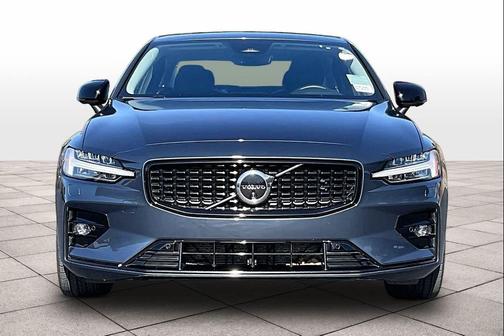 2024 Volvo S60 B5 Plus Dark Theme