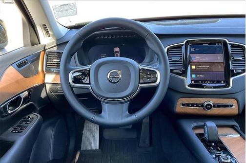2025 Volvo XC90 B6 Plus 6-Seater