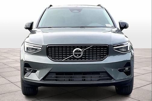2026 Volvo XC40 B5 Ultra
