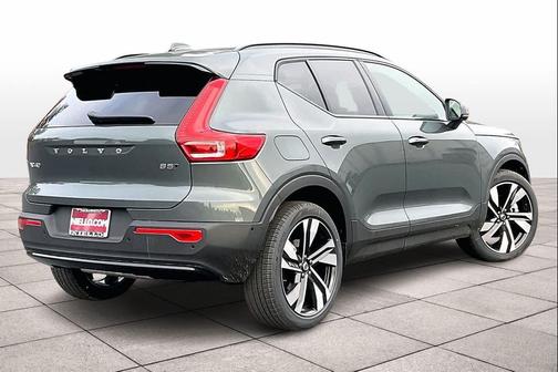 2026 Volvo XC40 B5 Ultra