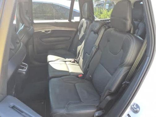2022 Volvo XC90 T6 Inscription
