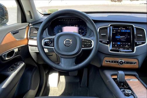 2025 Volvo XC90 B5 Plus