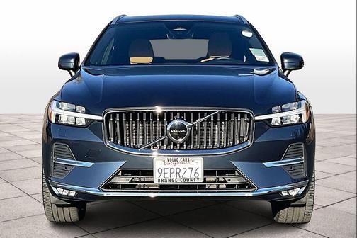 2023 Volvo XC60 B5 Ultimate Bright Theme