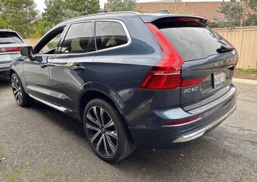 2023 Volvo XC60 B5 Ultimate Bright Theme