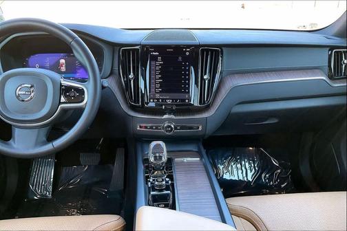 2023 Volvo XC60 B5 Ultimate Bright Theme