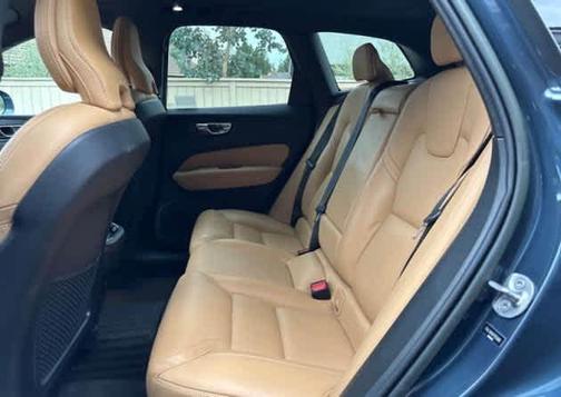 2023 Volvo XC60 B5 Ultimate Bright Theme