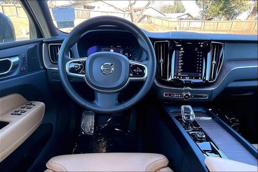 2023 Volvo XC60 B5 Ultimate Bright Theme