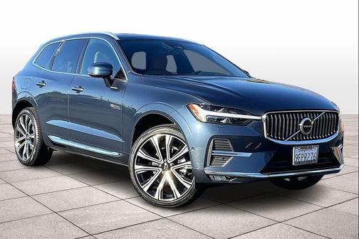 2023 Volvo XC60 B5 Ultimate Bright Theme