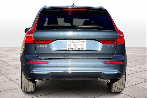 2023 Volvo XC60 B5 Ultimate Bright Theme