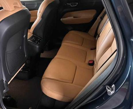 2023 Volvo XC60 B5 Ultimate Bright Theme