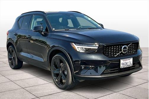 2025 Volvo XC40 B5 Plus Dark Theme