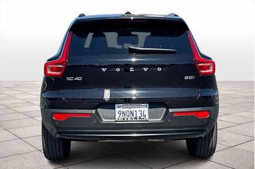 2025 Volvo XC40 B5 Plus Dark Theme