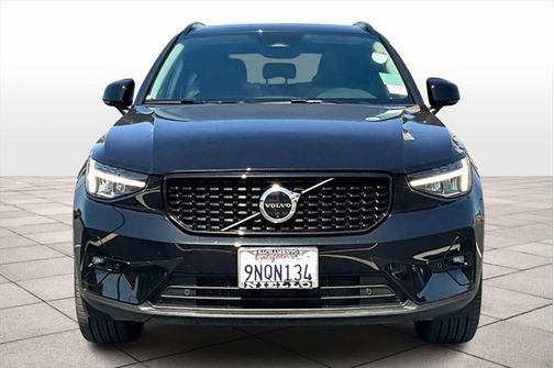 2025 Volvo XC40 B5 Plus Dark Theme