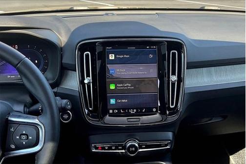 2025 Volvo XC40 B5 Plus Dark Theme