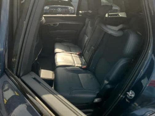 2023 Volvo XC90 Recharge Plug-In Hybrid T8 Ultimate Dark Theme 7-Seater