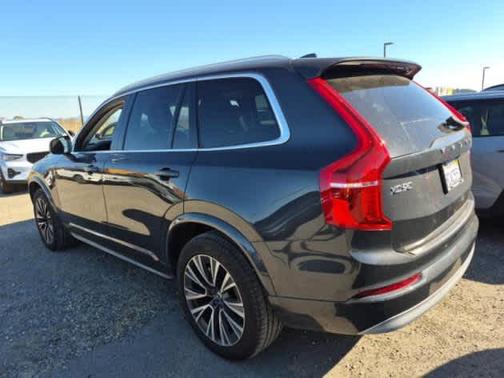 2022 Volvo XC90 T5 Momentum