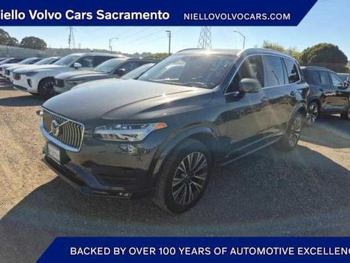 2022 Volvo XC90 T5 Momentum