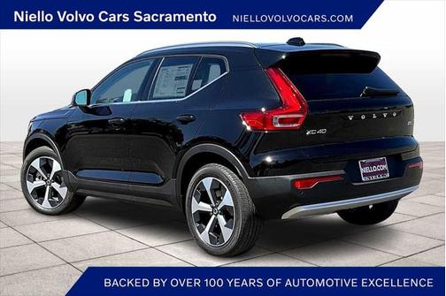 2025 Volvo XC40 B5 Core Bright Theme