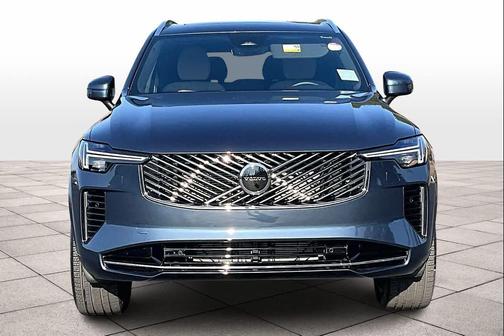 2025 Volvo XC90 B6 Core
