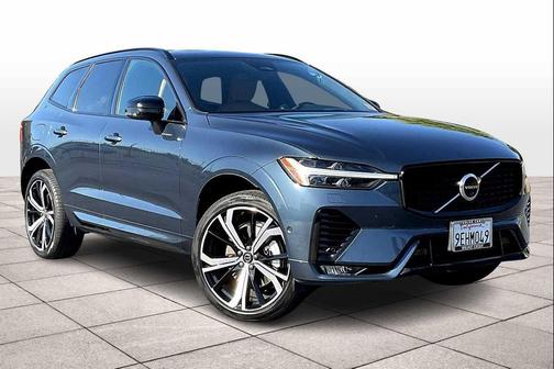 2023 Volvo XC60 B5 Ultimate Dark Theme