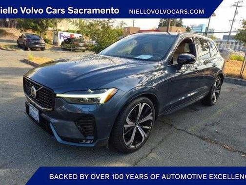 2023 Volvo XC60 B5 Ultimate Dark Theme