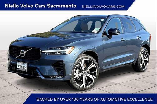 2023 Volvo XC60 B5 Ultimate Dark Theme
