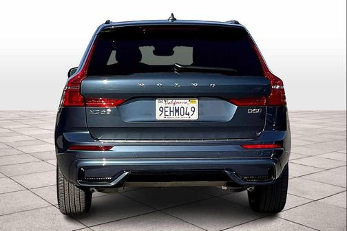 2023 Volvo XC60 B5 Ultimate Dark Theme