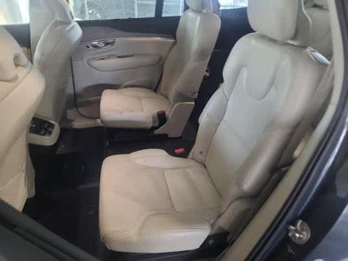 2022 Volvo XC90 T6 Inscription