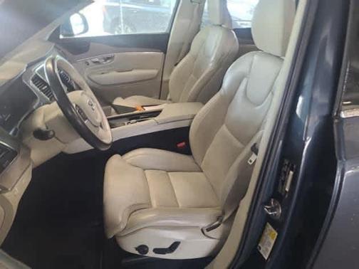 2022 Volvo XC90 T6 Inscription