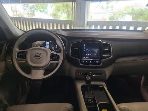 2022 Volvo XC90 T6 Inscription