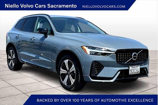 2023 Volvo XC60 Recharge Plug-In Hybrid T8 Plus Dark Theme