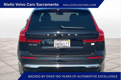 2022 Volvo XC60 Recharge Plug-In Hybrid T8 Inscription