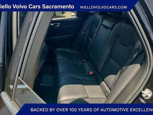 2022 Volvo XC60 Recharge Plug-In Hybrid T8 Inscription