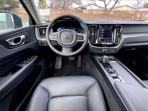 2025 Volvo XC60 B5 Core
