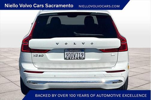 2023 Volvo XC60 Recharge Plug-In Hybrid T8 Ultimate Bright Theme