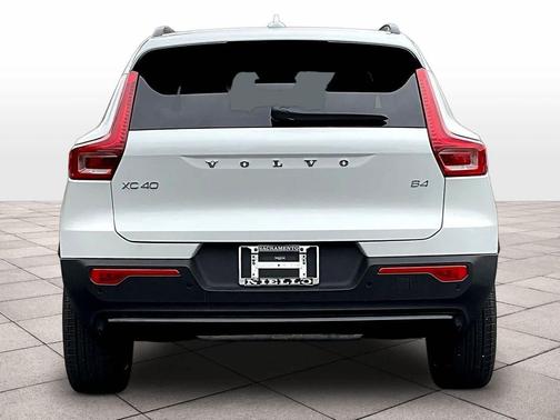 2026 Volvo XC40 B4 Plus