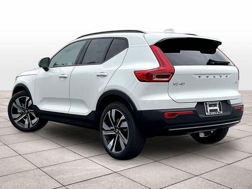 2026 Volvo XC40 B4 Plus