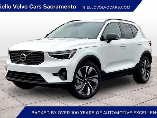2026 Volvo XC40 B4 Plus