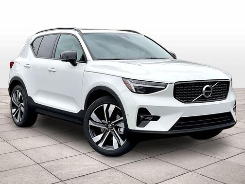 2026 Volvo XC40 B4 Plus