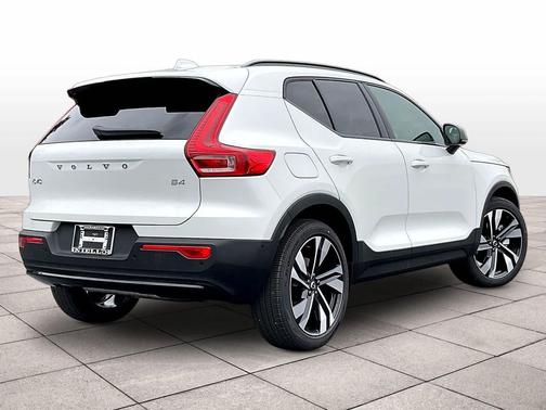 2026 Volvo XC40 B4 Plus
