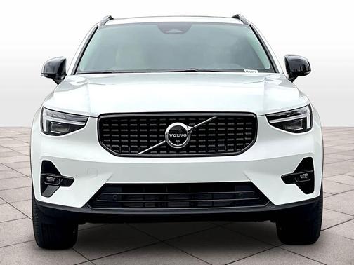 2026 Volvo XC40 B4 Plus