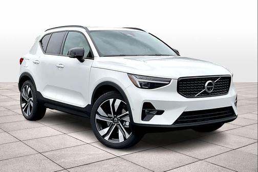 2026 Volvo XC40 B4 Plus