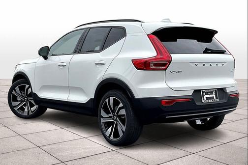 2026 Volvo XC40 B4 Plus