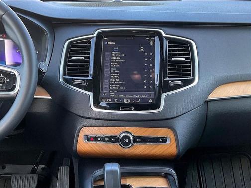 2023 Volvo XC90 Recharge Plug-In Hybrid T8 Plus Dark Theme 7-Seater