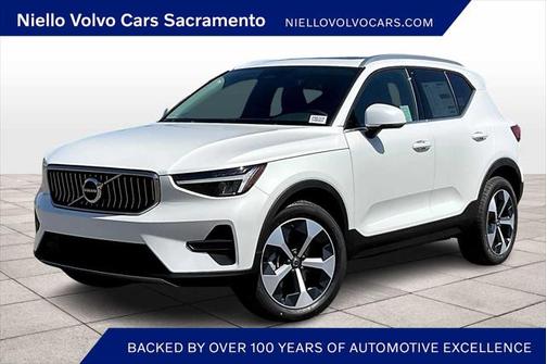 2025 Volvo XC40 B5 Core Bright Theme