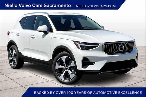 2025 Volvo XC40 B5 Core Bright Theme