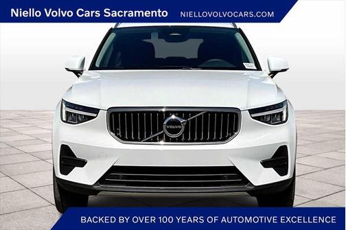 2025 Volvo XC40 B5 Core Bright Theme