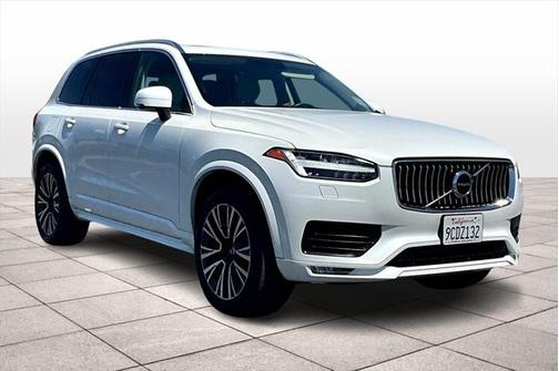 2022 Volvo XC90 T6 Momentum