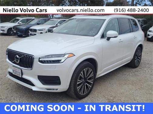 2022 Volvo XC90 T6 Momentum