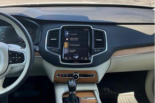 2022 Volvo XC90 T6 Momentum